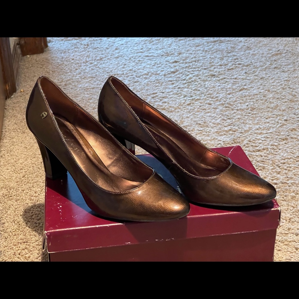 Size 9.5 Etienne Aigner Bronze Heels